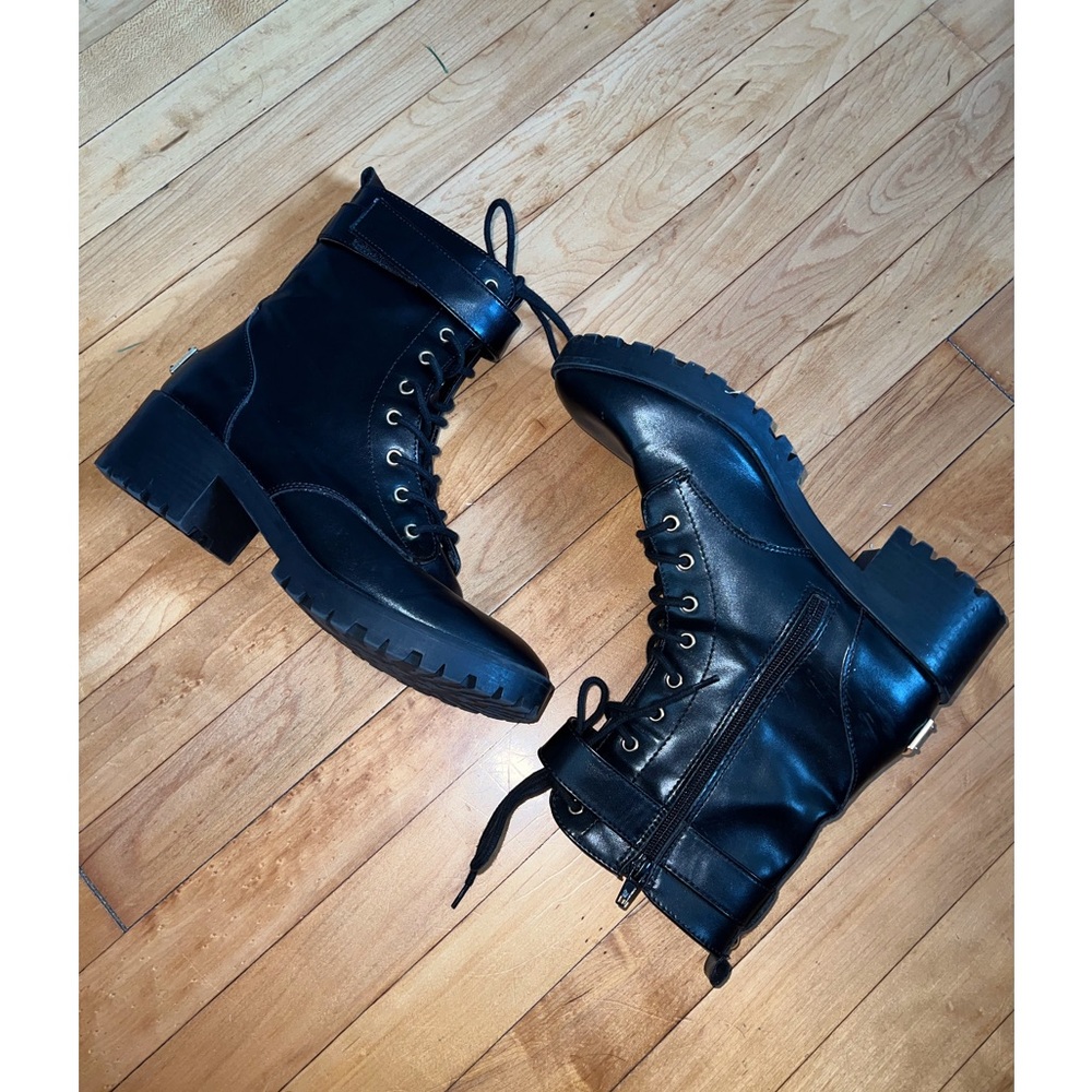 Super Cute Juicy Couture “Oodles” Combat Boots💕